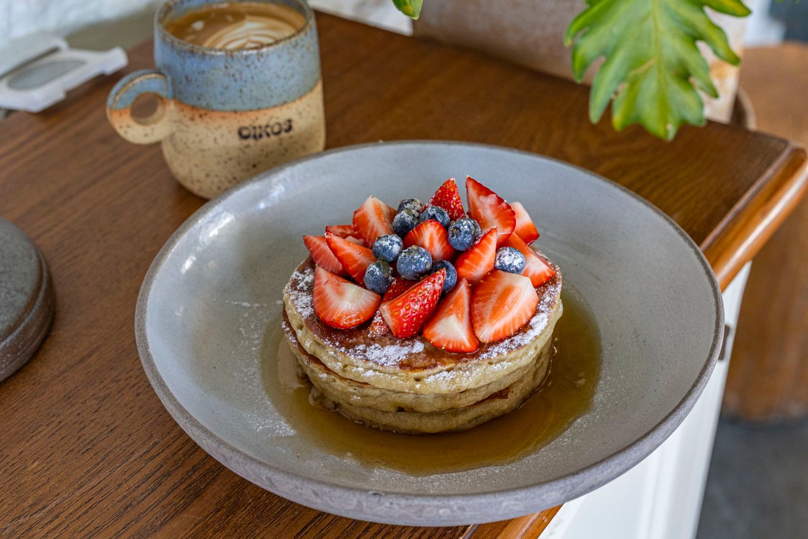 Pancakes with strawberries, blueberries and a latte at OIKOS